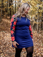 Robe Sophie - Marine clair, manches fleurs rouges sur fond marine