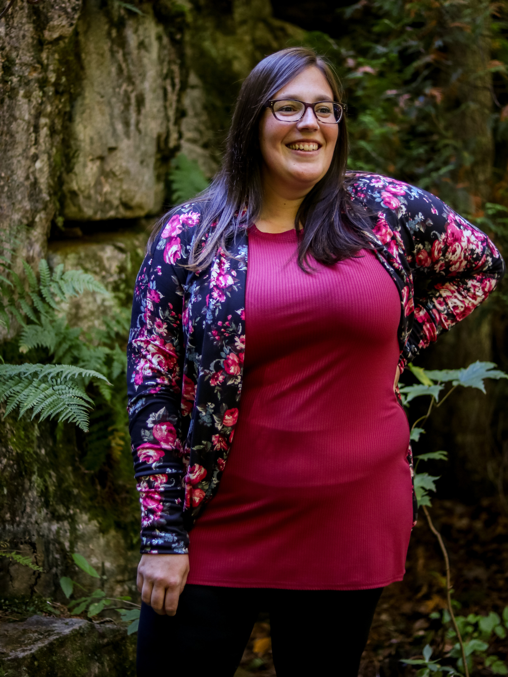 Cardigan Johanne - Fleurs fuschias et bleues sur fond noir