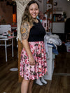 Robe Abi - Haut noir, jupe fleurs roses sur fond rose
