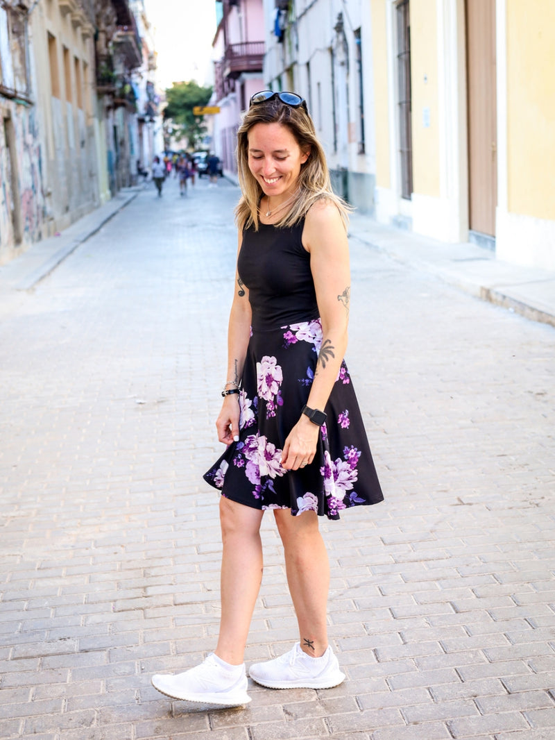 Robe Abi - Haut noir, jupe fleurs mauves sur fond noir