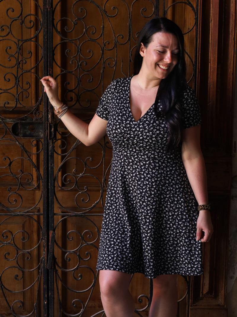 Robe Caroline - Fleurs blanches sur fond noir