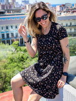 Robe Julie, manches courtes - Petites fleurs oranges et roses sur fond noir