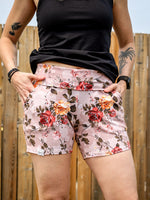 Short Linda -  Fleurs jaunes et briques sur fond sable