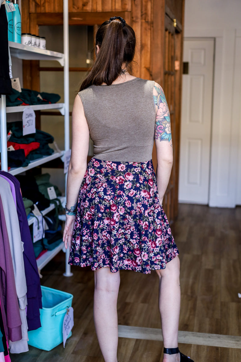 Robe Abi - Haut olive chiné, jupe fleurs rosebrown sur fond marine