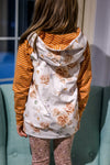 Hoodie Charlie - Fleurs caramel sur fond blanc, manches rayé caramel