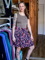 Robe Abi - Haut olive chiné, jupe fleurs rosebrown sur fond marine