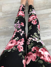 Leggings en "brushed poly" polyester/spandex  motifs fleurs rose et lilas, sur fond noir - Fait par une maman